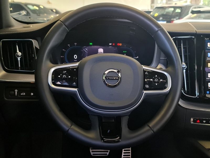 Volvo XC60 2.0 T8 RECHARGE POLESTAR ENGINEERED AWD GEARTRONIC 2021/2022 CARRO DEZ NOVO HAMBURGO / Carros no Vale