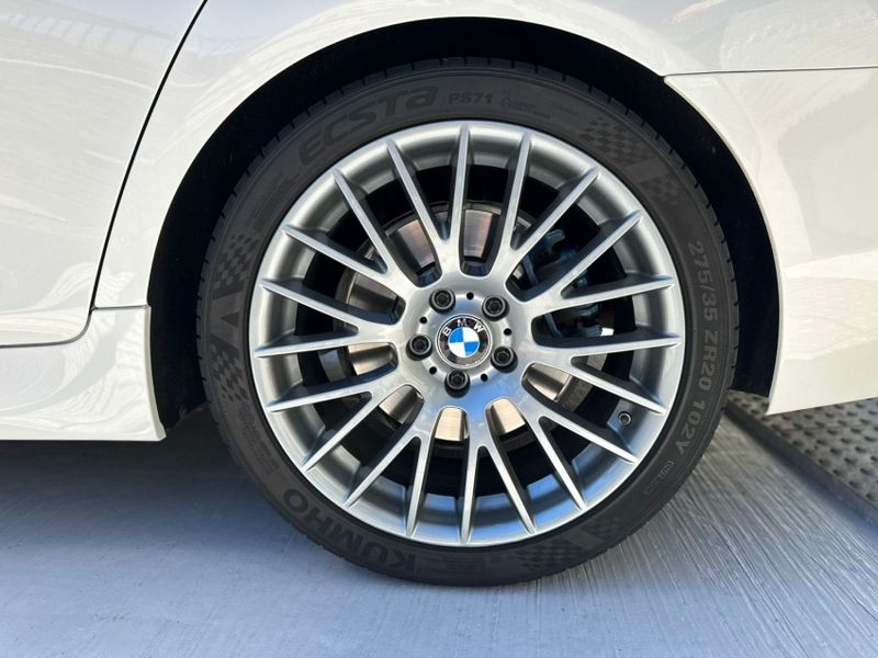BMW 550i 4.4 SEDAN V8 32V GASOLINA 4P AUTOMÁTICO 2011/2011 CARRO AUTOMARCAS CAXIAS DO SUL / Carros no Vale