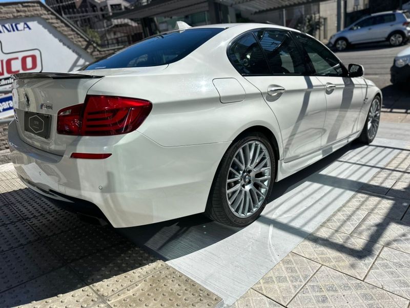 BMW 550i 4.4 SEDAN V8 32V GASOLINA 4P AUTOMÁTICO 2011/2011 CARRO AUTOMARCAS CAXIAS DO SUL / Carros no Vale