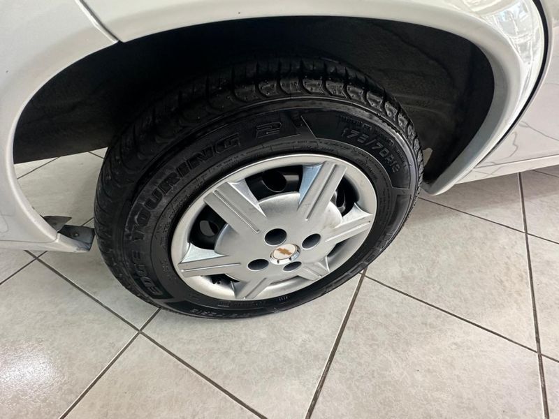 Chevrolet CLASSIC 1.0 MPFI LS 8V FLEX 4P MANUAL 2011/2012 CARRO AUTOMARCAS CAXIAS DO SUL / Carros no Vale