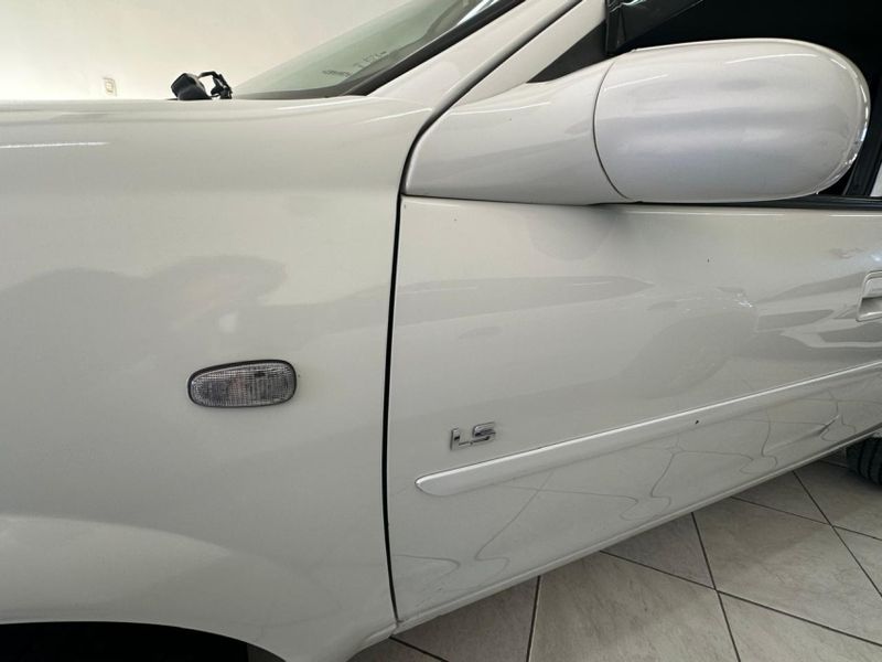Chevrolet CLASSIC 1.0 MPFI LS 8V FLEX 4P MANUAL 2011/2012 CARRO AUTOMARCAS CAXIAS DO SUL / Carros no Vale