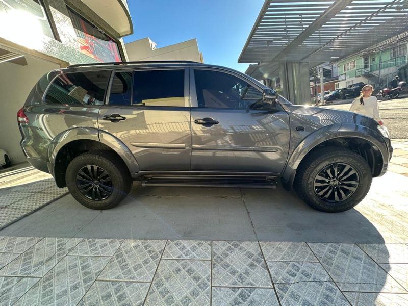 Mitsubishi PAJERO DAKAR 3.2 4X4 16V TURBO INTERCOOLER DIESEL 4P AUTOMÁTICO 2014/2015 CARRO AUTOMARCAS CAXIAS DO SUL / Carros no Vale Mitsubishi PAJERO DAKAR 3.2 4X4 16V TURBO INTERCOOLER DIESEL 4P AUTOMÁTICO 2014/2015 CARRO AUTOMARCAS CAXIAS DO SUL / Carros no Vale