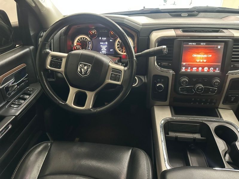 Ram 2500 6.7 LARAMIE 4X4 CD I6 TURBO DIESEL 4P AUTOMÁTICO 2016/2017 CARRO AUTOMARCAS CAXIAS DO SUL / Carros no Vale Ram 2500 6.7 LARAMIE 4X4 CD I6 TURBO DIESEL 4P AUTOMÁTICO 2016/2017 CARRO AUTOMARCAS CAXIAS DO SUL / Carros no Vale