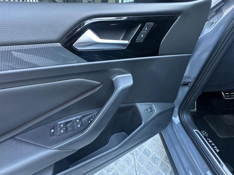 Volkswagen JETTA 2.0 350 TSI GASOLINA GLI DSG 2019/2019 CARRO AUTOMARCAS CAXIAS DO SUL / Carros no Vale