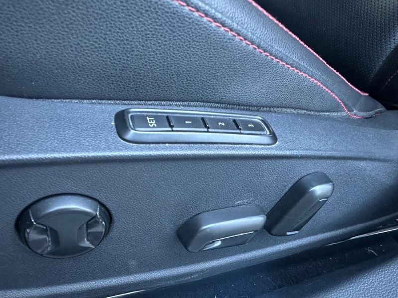 Volkswagen JETTA 2.0 350 TSI GASOLINA GLI DSG 2019/2019 CARRO AUTOMARCAS CAXIAS DO SUL / Carros no Vale