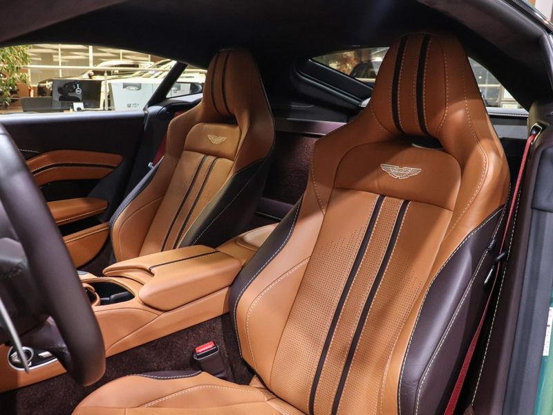 Aston Martin VANTAGE 4.0 V8 TURBO GASOLINA COUPÉ AUTOMÁTICO 2022/2023 VIA BELLA VEÍCULOS ESPECIAIS CAXIAS DO SUL / Carros no Vale Aston Martin VANTAGE 4.0 V8 TURBO GASOLINA COUPÉ AUTOMÁTICO 2022/2023 VIA BELLA VEÍCULOS ESPECIAIS CAXIAS DO SUL / Carros no Vale