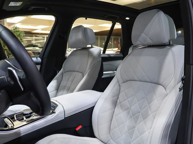 BMW X5 3.0 I6 TURBO HÍBRIDO XDRIVE50E M SPORT AUTOMÁTICO 2025/2025 VIA BELLA VEÍCULOS ESPECIAIS CAXIAS DO SUL / Carros no Vale