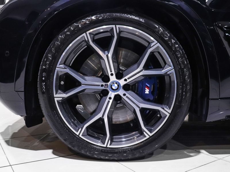 BMW X5 3.0 I6 TURBO HÍBRIDO XDRIVE50E M SPORT AUTOMÁTICO 2025/2025 VIA BELLA VEÍCULOS ESPECIAIS CAXIAS DO SUL / Carros no Vale