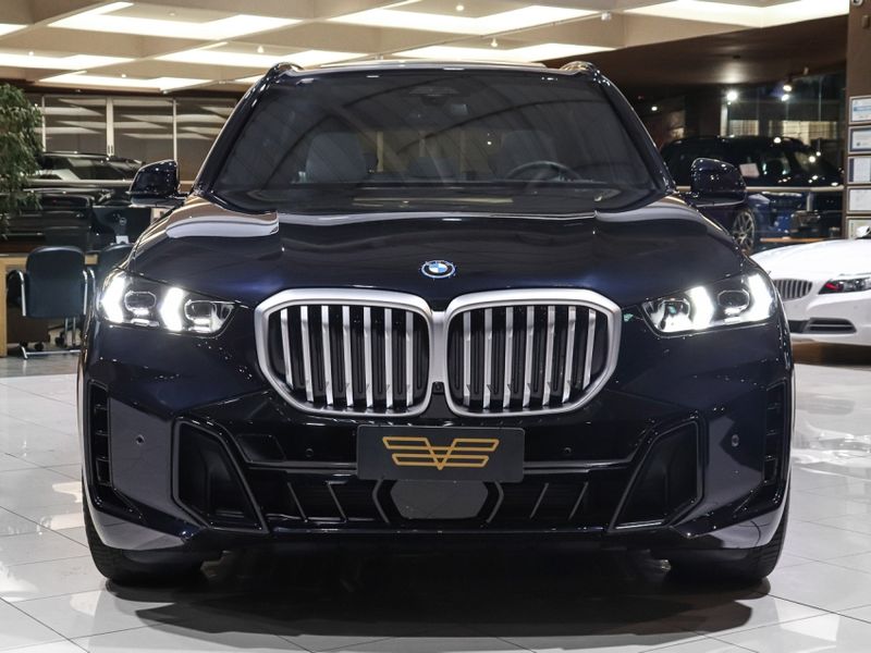 BMW X5 3.0 I6 TURBO HÍBRIDO XDRIVE50E M SPORT AUTOMÁTICO 2025/2025 VIA BELLA VEÍCULOS ESPECIAIS CAXIAS DO SUL / Carros no Vale