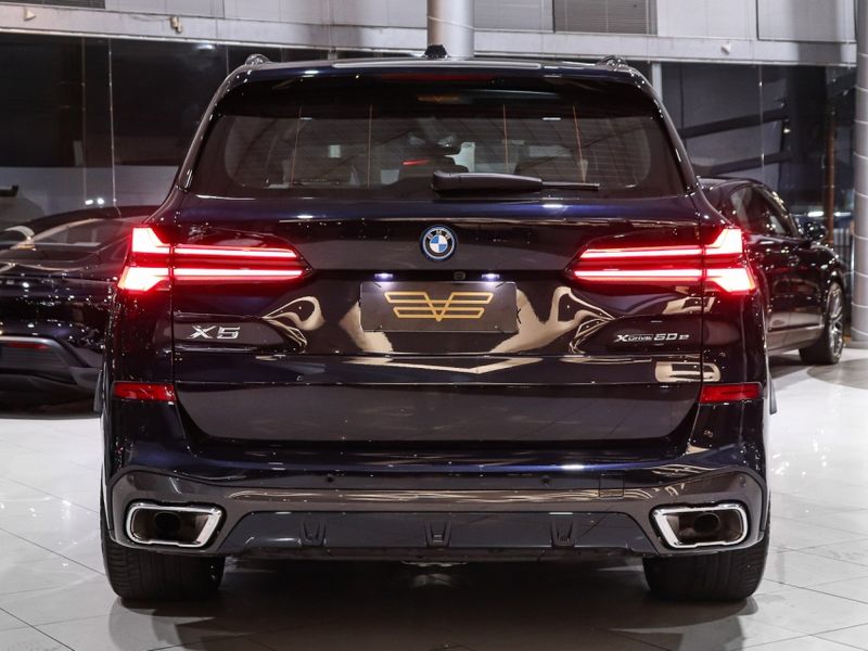 BMW X5 3.0 I6 TURBO HÍBRIDO XDRIVE50E M SPORT AUTOMÁTICO 2025/2025 VIA BELLA VEÍCULOS ESPECIAIS CAXIAS DO SUL / Carros no Vale