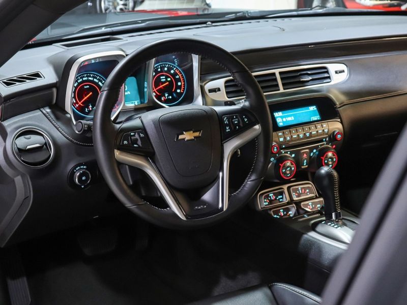 Chevrolet CAMARO 6.2 V8 GASOLINA SS AUTOMÁTICO 2012/2012 VIA BELLA VEÍCULOS ESPECIAIS CAXIAS DO SUL / Carros no Vale