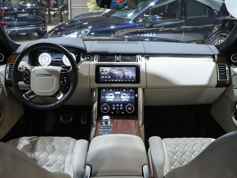 Land Rover RANGE ROVER VOGUE 5.0 SV AUTOBIOGRAPHY LWB SUPERCHARGED 4X4 V8 32V GASOLINA 4P AUTOMÁTICO 2019/2020 VIA BELLA VEÍCULOS ESPECIAIS CAXIAS DO SUL / Carros no Vale Land Rover RANGE ROVER VOGUE 5.0 SV AUTOBIOGRAPHY LWB SUPERCHARGED 4X4 V8 32V GASOLINA 4P AUTOMÁTICO 2019/2020 VIA BELLA VEÍCULOS ESPECIAIS CAXIAS DO SUL / Carros no Vale