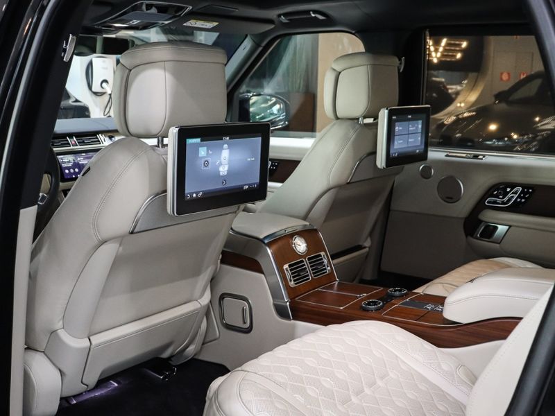 Land Rover RANGE ROVER VOGUE 5.0 SV AUTOBIOGRAPHY LWB SUPERCHARGED 4X4 V8 32V GASOLINA 4P AUTOMÁTICO 2019/2020 VIA BELLA VEÍCULOS ESPECIAIS CAXIAS DO SUL / Carros no Vale Land Rover RANGE ROVER VOGUE 5.0 SV AUTOBIOGRAPHY LWB SUPERCHARGED 4X4 V8 32V GASOLINA 4P AUTOMÁTICO 2019/2020 VIA BELLA VEÍCULOS ESPECIAIS CAXIAS DO SUL / Carros no Vale