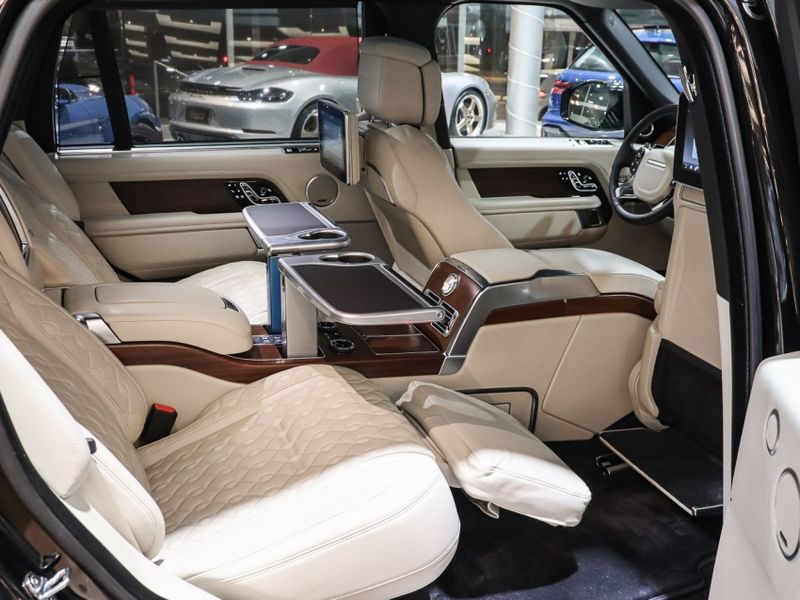 Land Rover RANGE ROVER VOGUE 5.0 SV AUTOBIOGRAPHY LWB SUPERCHARGED 4X4 V8 32V GASOLINA 4P AUTOMÁTICO 2019/2020 VIA BELLA VEÍCULOS ESPECIAIS CAXIAS DO SUL / Carros no Vale Land Rover RANGE ROVER VOGUE 5.0 SV AUTOBIOGRAPHY LWB SUPERCHARGED 4X4 V8 32V GASOLINA 4P AUTOMÁTICO 2019/2020 VIA BELLA VEÍCULOS ESPECIAIS CAXIAS DO SUL / Carros no Vale