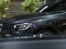 Mercedes-Benz C 300 2.0 EQ BOOST HÍBRIDO AMG LINE 9G-TRONIC 2021/2022 VIA BELLA VEÍCULOS ESPECIAIS CAXIAS DO SUL / Carros no Vale