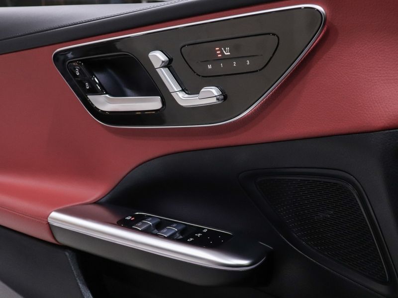 Mercedes-Benz C 300 2.0 EQ BOOST HÍBRIDO AMG LINE 9G-TRONIC 2021/2022 VIA BELLA VEÍCULOS ESPECIAIS CAXIAS DO SUL / Carros no Vale Mercedes-Benz C 300 2.0 EQ BOOST HÍBRIDO AMG LINE 9G-TRONIC 2021/2022 VIA BELLA VEÍCULOS ESPECIAIS CAXIAS DO SUL / Carros no Vale