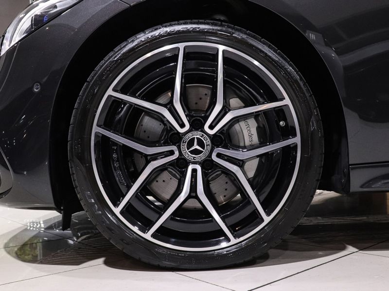 Mercedes-Benz C 300 2.0 EQ BOOST HÍBRIDO AMG LINE 9G-TRONIC 2021/2022 VIA BELLA VEÍCULOS ESPECIAIS CAXIAS DO SUL / Carros no Vale Mercedes-Benz C 300 2.0 EQ BOOST HÍBRIDO AMG LINE 9G-TRONIC 2021/2022 VIA BELLA VEÍCULOS ESPECIAIS CAXIAS DO SUL / Carros no Vale