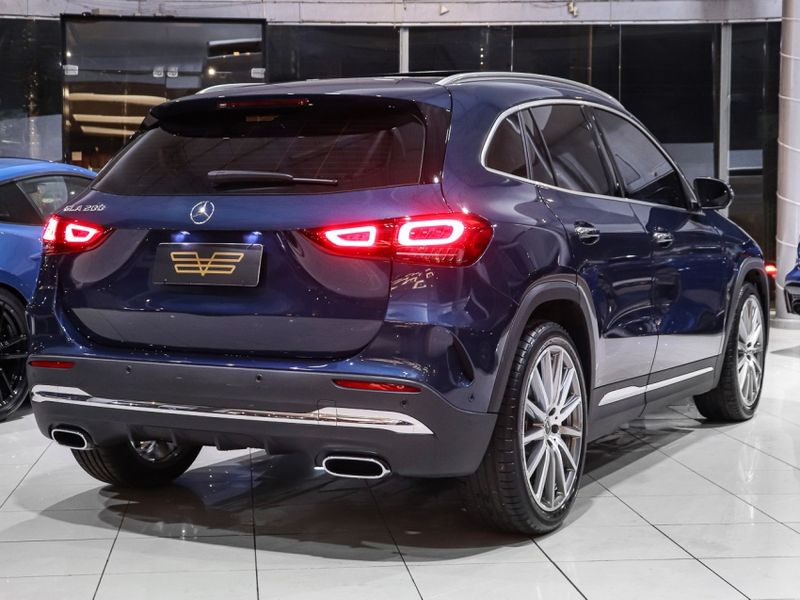 Mercedes-Benz GLA 200 1.3 GCI GASOLINA AMG LINE 7G-DCT 2022/2022 VIA BELLA VEÍCULOS ESPECIAIS CAXIAS DO SUL / Carros no Vale Mercedes-Benz GLA 200 1.3 GCI GASOLINA AMG LINE 7G-DCT 2022/2022 VIA BELLA VEÍCULOS ESPECIAIS CAXIAS DO SUL / Carros no Vale