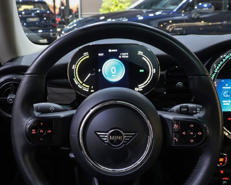 Mini COOPER SE EXCLUSIVE 2P ELÉTRICO 2021/2022 VIA BELLA VEÍCULOS ESPECIAIS CAXIAS DO SUL / Carros no Vale Mini COOPER SE EXCLUSIVE 2P ELÉTRICO 2021/2022 VIA BELLA VEÍCULOS ESPECIAIS CAXIAS DO SUL / Carros no Vale