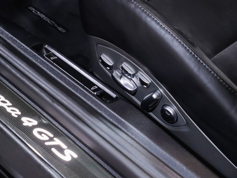 Porsche 911 3.0 24V H6 GASOLINA TARGA 4 GTS PDK 2019/2019 VIA BELLA VEÍCULOS ESPECIAIS CAXIAS DO SUL / Carros no Vale