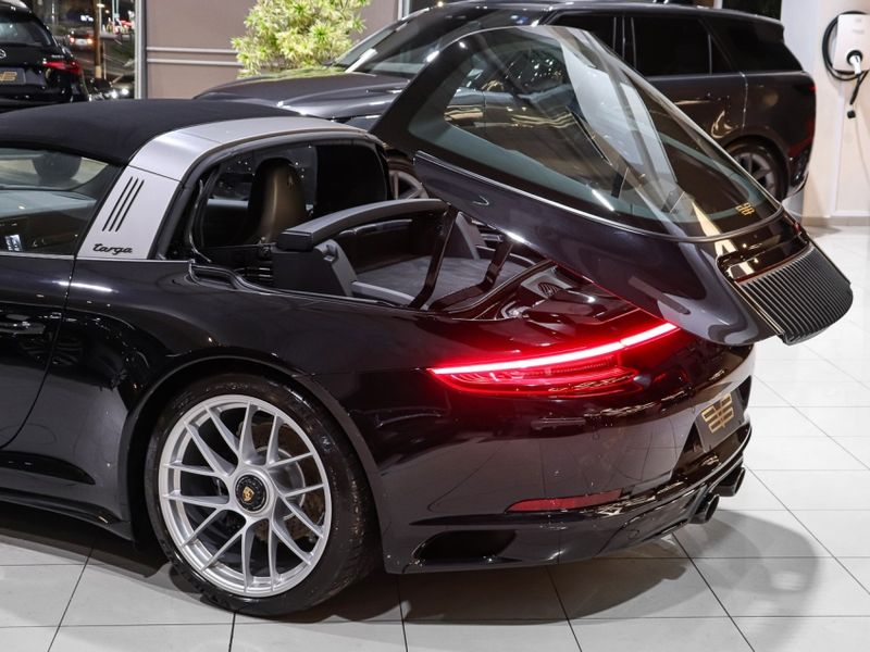 Porsche 911 3.0 24V H6 GASOLINA TARGA 4 GTS PDK 2019/2019 VIA BELLA VEÍCULOS ESPECIAIS CAXIAS DO SUL / Carros no Vale
