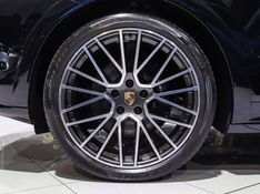 Porsche CAYENNE 3.0 V6 E-HYBRID COUPÉ PLATINUM EDITION AWD TIPTRONIC S 2022/2023 VIA BELLA VEÍCULOS ESPECIAIS CAXIAS DO SUL / Carros no Vale