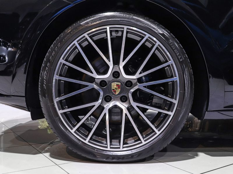 Porsche CAYENNE 3.0 V6 E-HYBRID COUPÉ PLATINUM EDITION AWD TIPTRONIC S 2022/2023 VIA BELLA VEÍCULOS ESPECIAIS CAXIAS DO SUL / Carros no Vale Porsche CAYENNE 3.0 V6 E-HYBRID COUPÉ PLATINUM EDITION AWD TIPTRONIC S 2022/2023 VIA BELLA VEÍCULOS ESPECIAIS CAXIAS DO SUL / Carros no Vale
