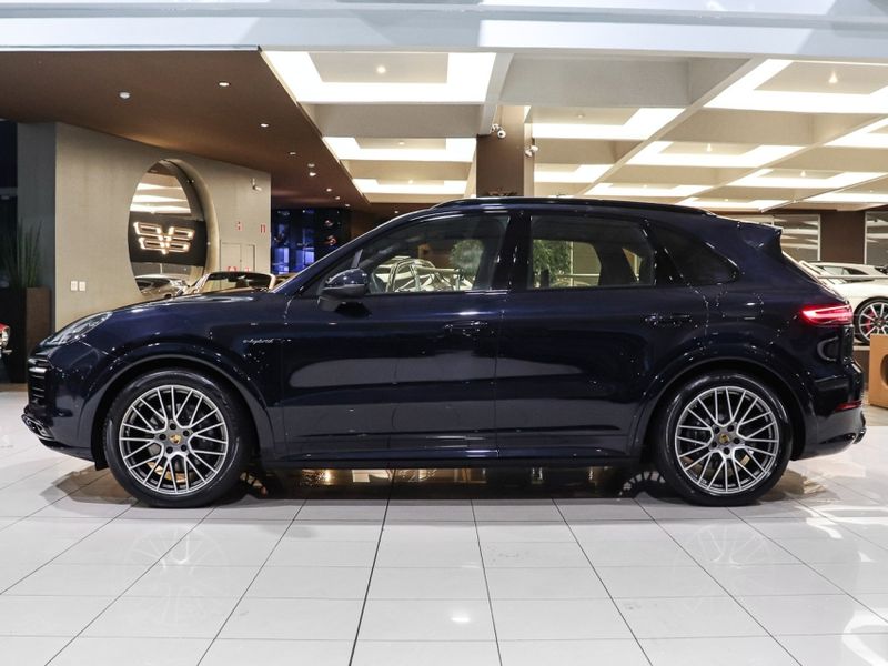 Porsche CAYENNE 3.0 V6 E-HYBRID PLATINUM EDITION AWD TIPTRONIC S 2022/2023 VIA BELLA VEÍCULOS ESPECIAIS CAXIAS DO SUL / Carros no Vale Porsche CAYENNE 3.0 V6 E-HYBRID PLATINUM EDITION AWD TIPTRONIC S 2022/2023 VIA BELLA VEÍCULOS ESPECIAIS CAXIAS DO SUL / Carros no Vale