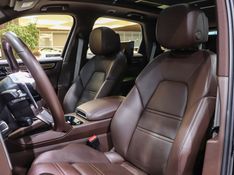 Porsche CAYENNE 3.0 V6 E-HYBRID PLATINUM EDITION AWD TIPTRONIC S 2022/2023 VIA BELLA VEÍCULOS ESPECIAIS CAXIAS DO SUL / Carros no Vale