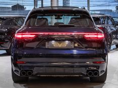 Porsche CAYENNE 3.0 V6 E-HYBRID PLATINUM EDITION AWD TIPTRONIC S 2022/2023 VIA BELLA VEÍCULOS ESPECIAIS CAXIAS DO SUL / Carros no Vale