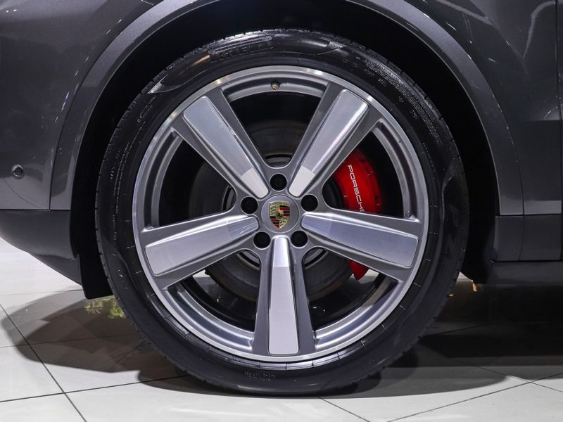 Porsche CAYENNE 4.0 V8 GASOLINA S COUPÉ AWD TIPTRONIC S 2023/2024 VIA BELLA VEÍCULOS ESPECIAIS CAXIAS DO SUL / Carros no Vale