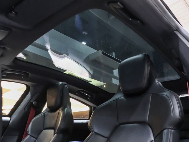 Porsche TAYCAN 4S ELÉTRICO 2023/2024 VIA BELLA VEÍCULOS ESPECIAIS CAXIAS DO SUL / Carros no Vale Porsche TAYCAN 4S ELÉTRICO 2023/2024 VIA BELLA VEÍCULOS ESPECIAIS CAXIAS DO SUL / Carros no Vale