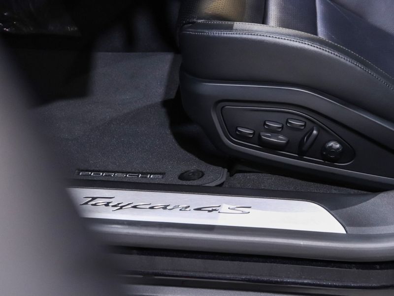 Porsche TAYCAN 4S ELÉTRICO 2023/2024 VIA BELLA VEÍCULOS ESPECIAIS CAXIAS DO SUL / Carros no Vale Porsche TAYCAN 4S ELÉTRICO 2023/2024 VIA BELLA VEÍCULOS ESPECIAIS CAXIAS DO SUL / Carros no Vale