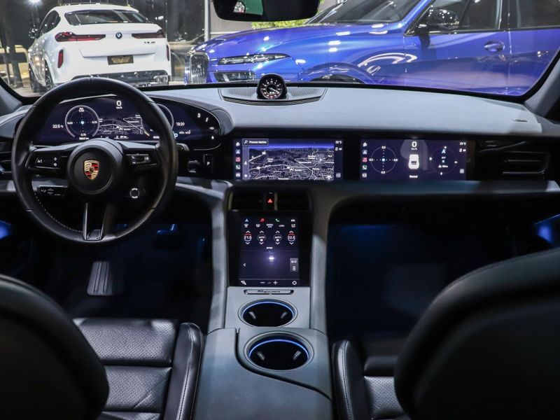 Porsche TAYCAN 4S ELÉTRICO 2023/2024 VIA BELLA VEÍCULOS ESPECIAIS CAXIAS DO SUL / Carros no Vale Porsche TAYCAN 4S ELÉTRICO 2023/2024 VIA BELLA VEÍCULOS ESPECIAIS CAXIAS DO SUL / Carros no Vale