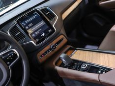 Volvo XC90 2.0 T8 HYBRID INSCRIPTION EXPRESSION AWD GEARTRONIC 2022/2022 VIA BELLA VEÍCULOS ESPECIAIS CAXIAS DO SUL / Carros no Vale