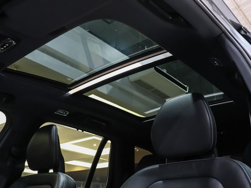 Volvo XC90 2.0 T8 HYBRID R-DESIGN AWD GEARTRONIC 2020/2020 VIA BELLA VEÍCULOS ESPECIAIS CAXIAS DO SUL / Carros no Vale