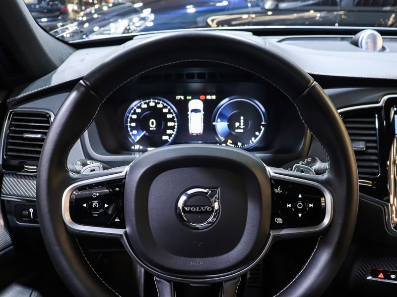 Volvo XC90 2.0 T8 HYBRID R-DESIGN AWD GEARTRONIC 2020/2020 VIA BELLA VEÍCULOS ESPECIAIS CAXIAS DO SUL / Carros no Vale