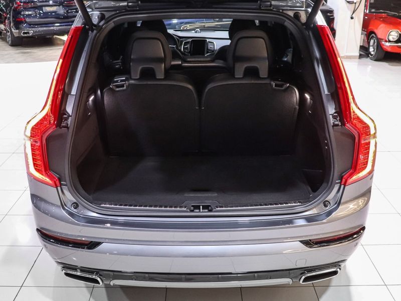 Volvo XC90 2.0 T8 HYBRID R-DESIGN AWD GEARTRONIC 2020/2020 VIA BELLA VEÍCULOS ESPECIAIS CAXIAS DO SUL / Carros no Vale