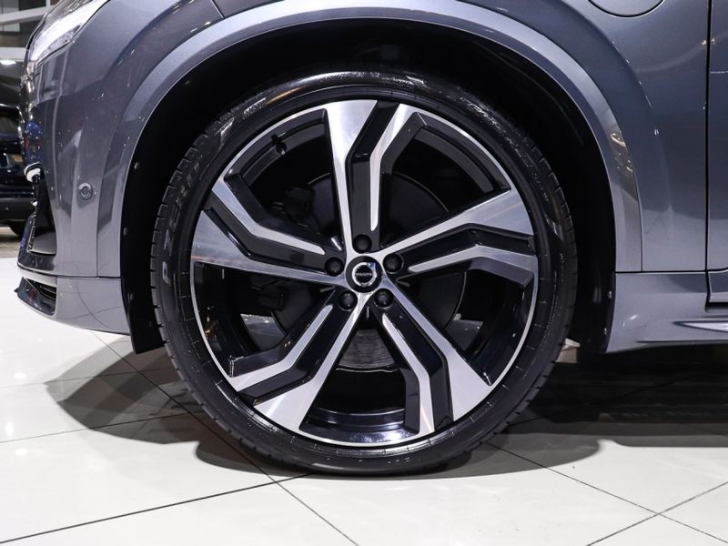 Volvo XC90 2.0 T8 HYBRID R-DESIGN AWD GEARTRONIC 2020/2020 VIA BELLA VEÍCULOS ESPECIAIS CAXIAS DO SUL / Carros no Vale