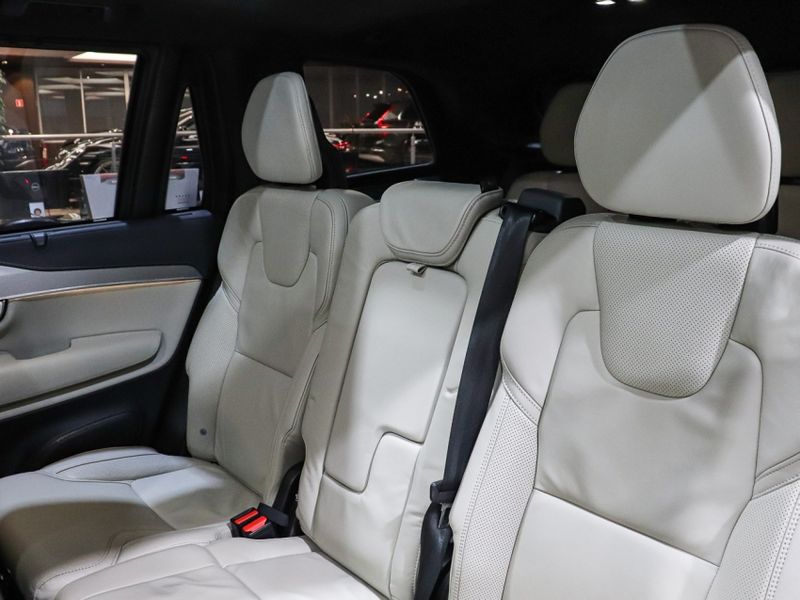 Volvo XC90 2.0 T8 RECHARGE ULTIMATE DARK AWD GEARTRONIC 2022/2023 VIA BELLA VEÍCULOS ESPECIAIS CAXIAS DO SUL / Carros no Vale