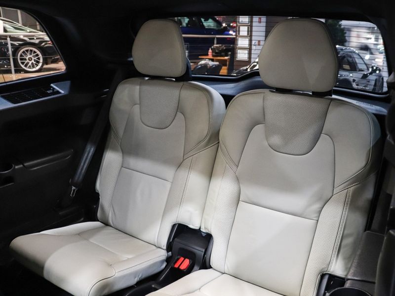 Volvo XC90 2.0 T8 RECHARGE ULTIMATE DARK AWD GEARTRONIC 2022/2023 VIA BELLA VEÍCULOS ESPECIAIS CAXIAS DO SUL / Carros no Vale