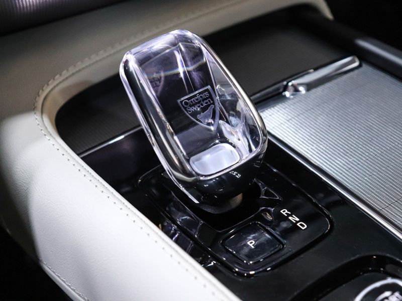 Volvo XC90 2.0 T8 RECHARGE ULTIMATE DARK AWD GEARTRONIC 2022/2023 VIA BELLA VEÍCULOS ESPECIAIS CAXIAS DO SUL / Carros no Vale