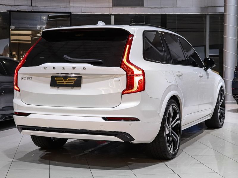 Volvo XC90 2.0 T8 RECHARGE ULTIMATE DARK AWD GEARTRONIC 2022/2023 VIA BELLA VEÍCULOS ESPECIAIS CAXIAS DO SUL / Carros no Vale