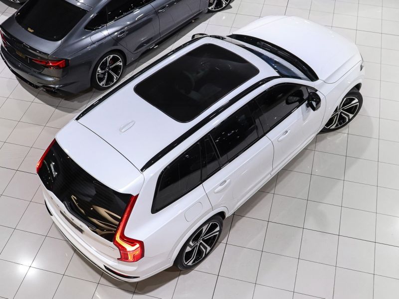 Volvo XC90 2.0 T8 RECHARGE ULTIMATE DARK AWD GEARTRONIC 2022/2023 VIA BELLA VEÍCULOS ESPECIAIS CAXIAS DO SUL / Carros no Vale