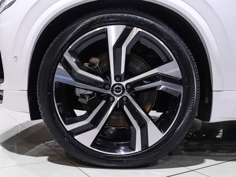 Volvo XC90 2.0 T8 RECHARGE ULTIMATE DARK AWD GEARTRONIC 2022/2023 VIA BELLA VEÍCULOS ESPECIAIS CAXIAS DO SUL / Carros no Vale
