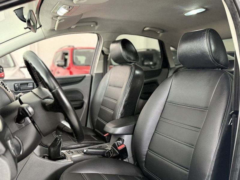 Ford FOCUS HATCH SE 1.6 (VENDIDO) 2013 SÓ MOTOS E AUTOMÓVEIS SANTA CRUZ DO SUL / Carros no Vale Ford FOCUS HATCH SE 1.6 (VENDIDO) 2013 SÓ MOTOS E AUTOMÓVEIS SANTA CRUZ DO SUL / Carros no Vale