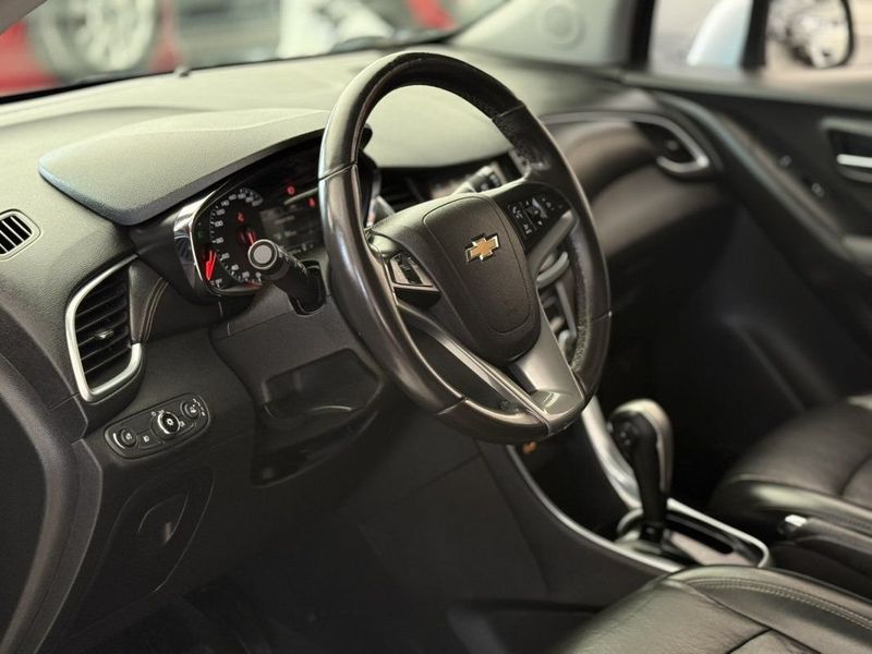 CHEVROLET TRACKER LTZ 1.4 TURBO AT6 2017 SÓ MOTOS E AUTOMÓVEIS SANTA CRUZ DO SUL / Carros no Vale
