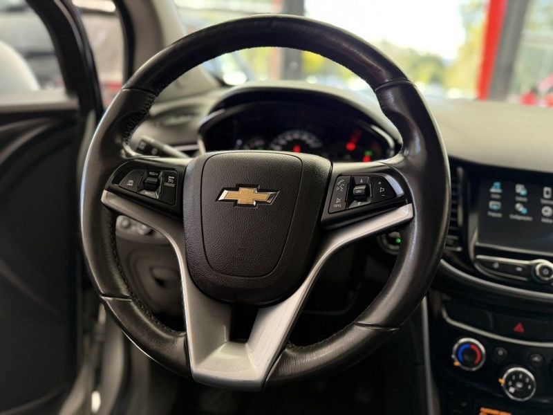 CHEVROLET TRACKER LTZ 1.4 TURBO AT6 2017 SÓ MOTOS E AUTOMÓVEIS SANTA CRUZ DO SUL / Carros no Vale