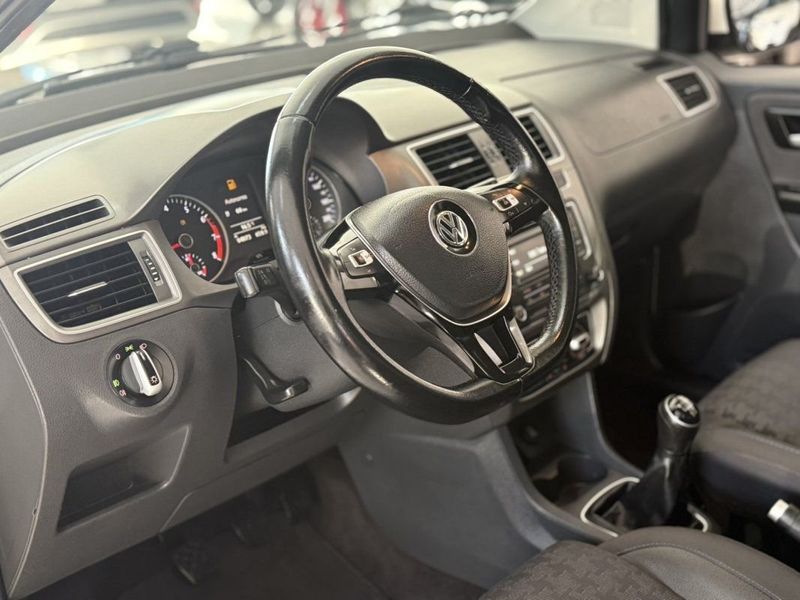 VOLKSWAGEN FOX COMFORTLINE 1.0 2017 SÓ MOTOS E AUTOMÓVEIS SANTA CRUZ DO SUL / Carros no Vale VOLKSWAGEN FOX COMFORTLINE 1.0 2017 SÓ MOTOS E AUTOMÓVEIS SANTA CRUZ DO SUL / Carros no Vale