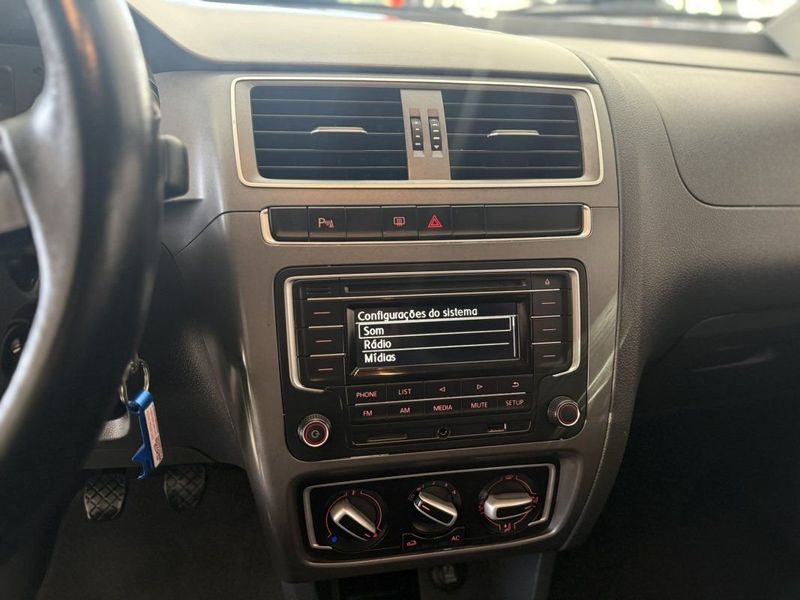 VOLKSWAGEN FOX COMFORTLINE 1.0 2017 SÓ MOTOS E AUTOMÓVEIS SANTA CRUZ DO SUL / Carros no Vale VOLKSWAGEN FOX COMFORTLINE 1.0 2017 SÓ MOTOS E AUTOMÓVEIS SANTA CRUZ DO SUL / Carros no Vale